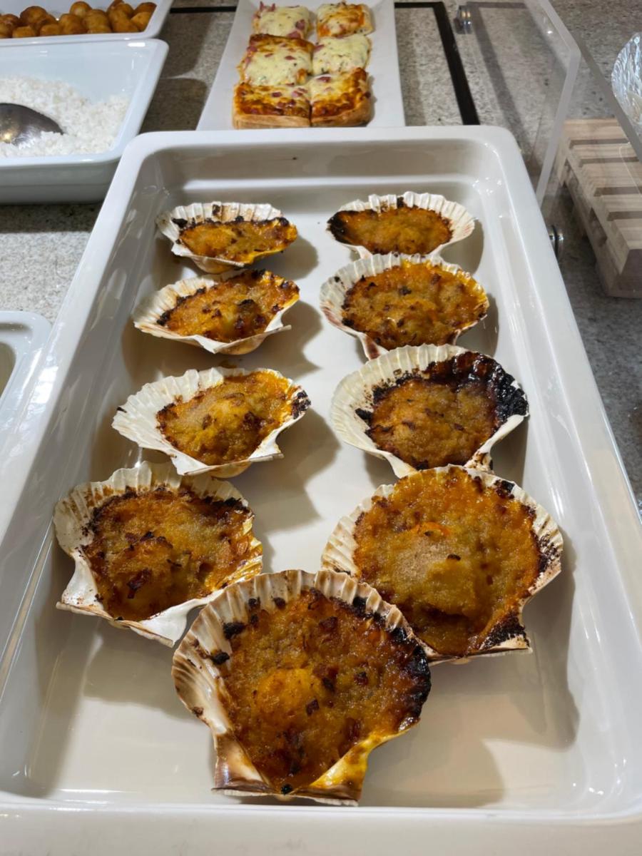 Comida en o cerca de este hotel