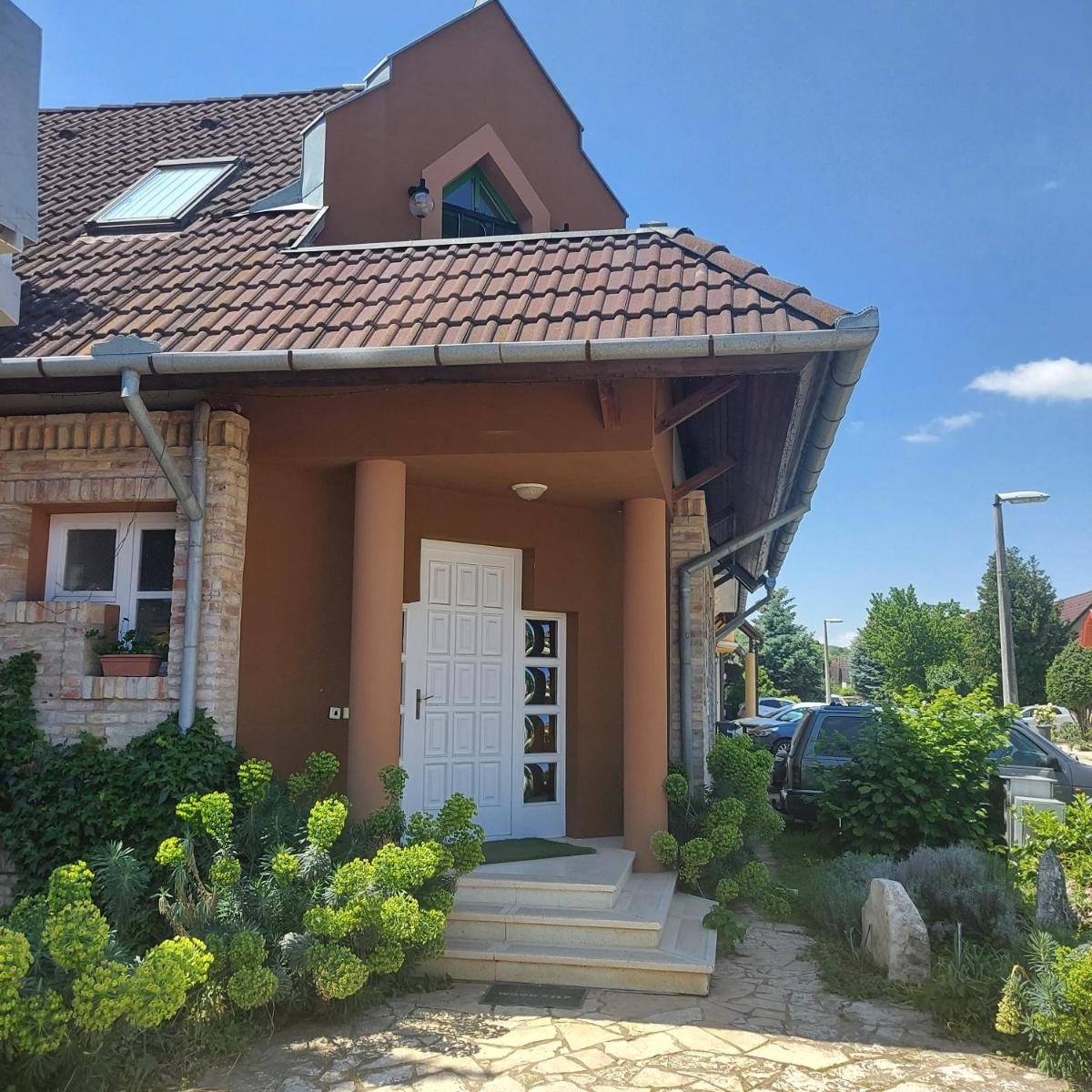 Petra Vendégház - Housity