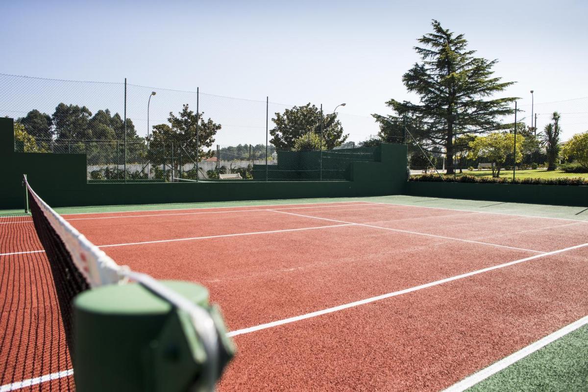 Instalaciones para jugar a tenis o squash en Nuevo Astur Spa o alrededores