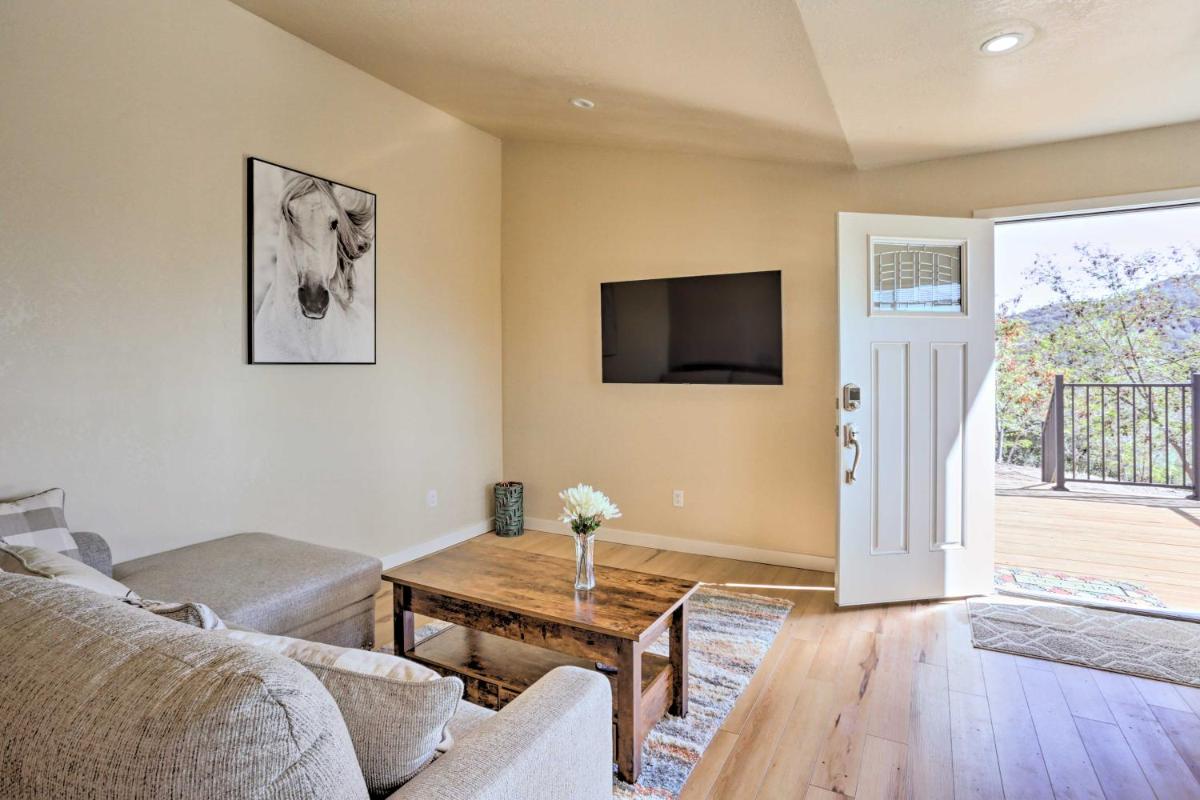 Oakhurst Duplex about 13 Mi to Yosemite National Park! - Housity