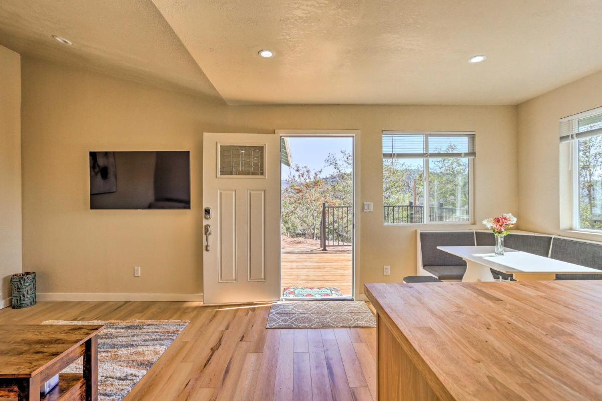 Oakhurst Duplex about 13 Mi to Yosemite National Park! - Housity