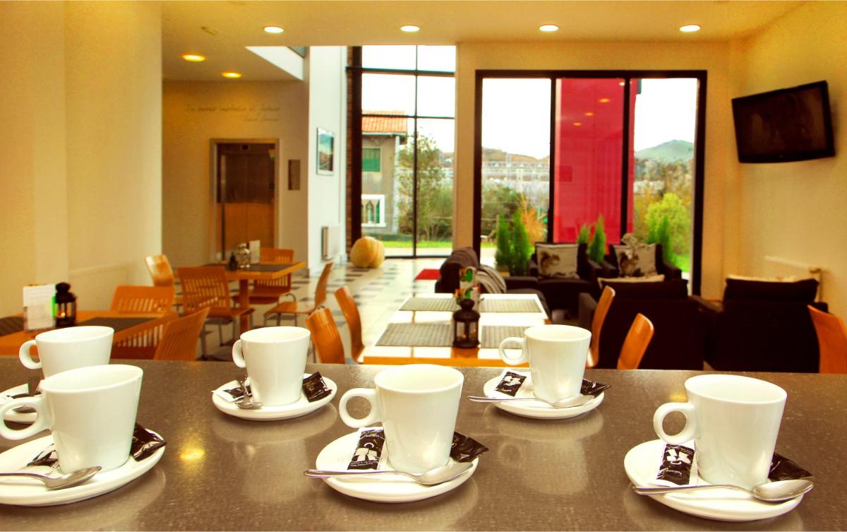 Hotel Txintxua - Housity