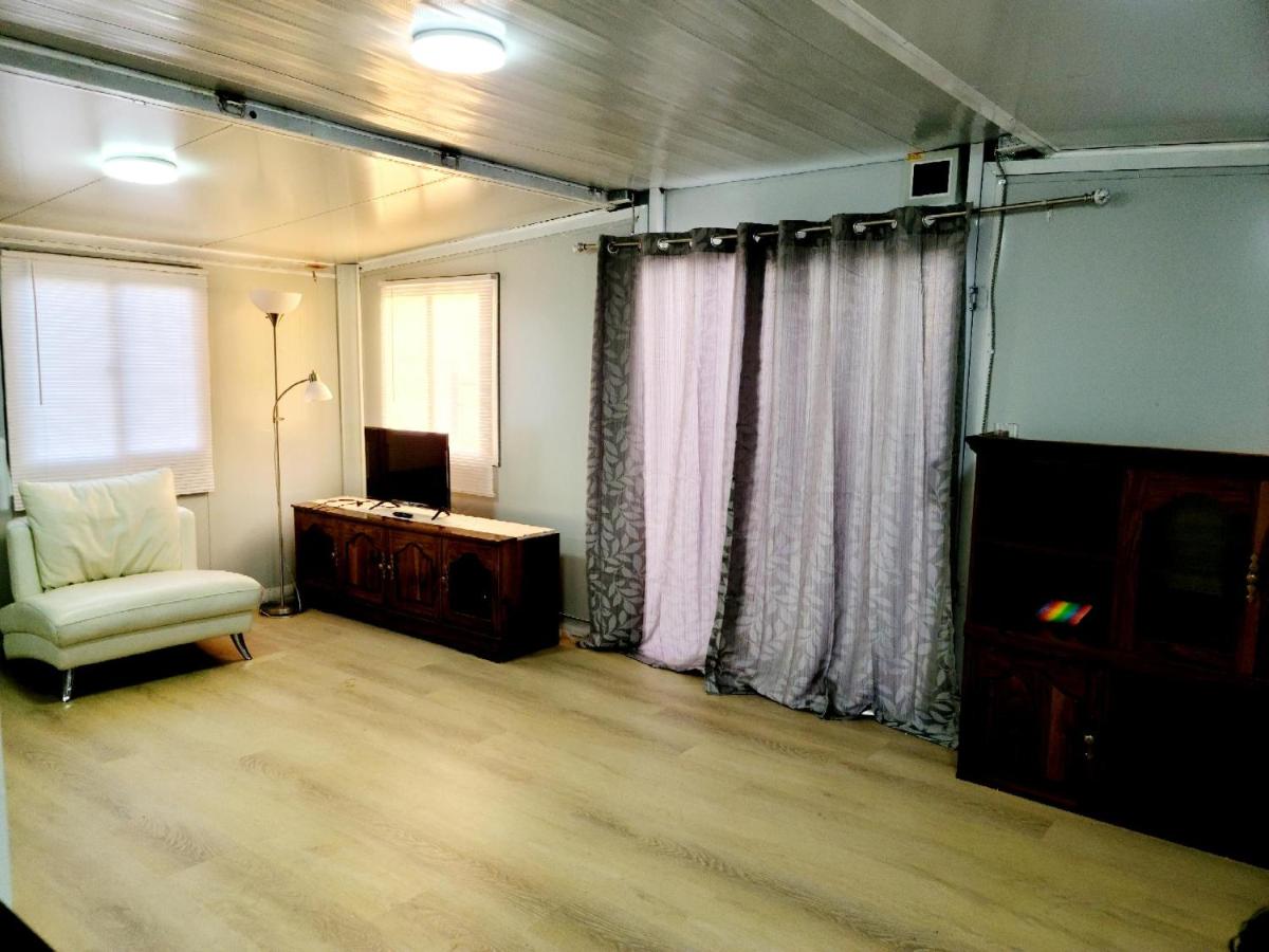 Independent guest unit with separate entry - Housity