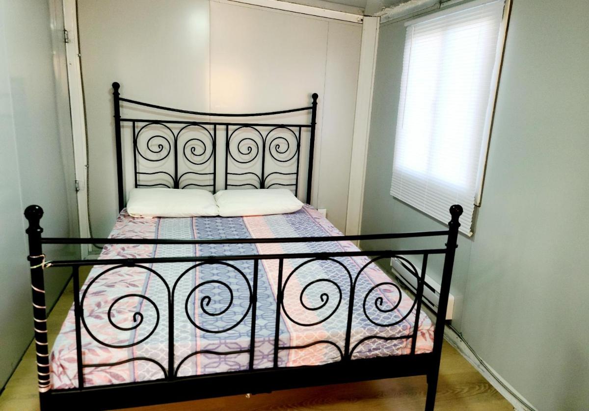 Independent guest unit with separate entry - Housity