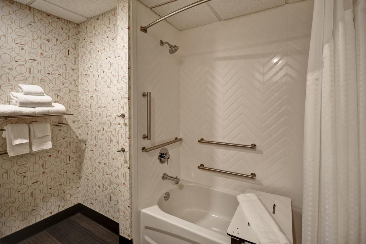 Holiday Inn Lancaster, an IHG Hotel - Housity