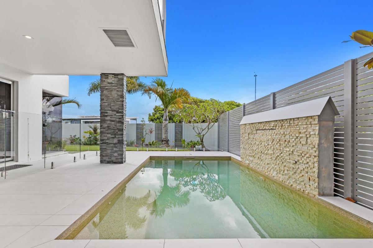 Seascape Views on Kingscliff Hill with Pool - Housity