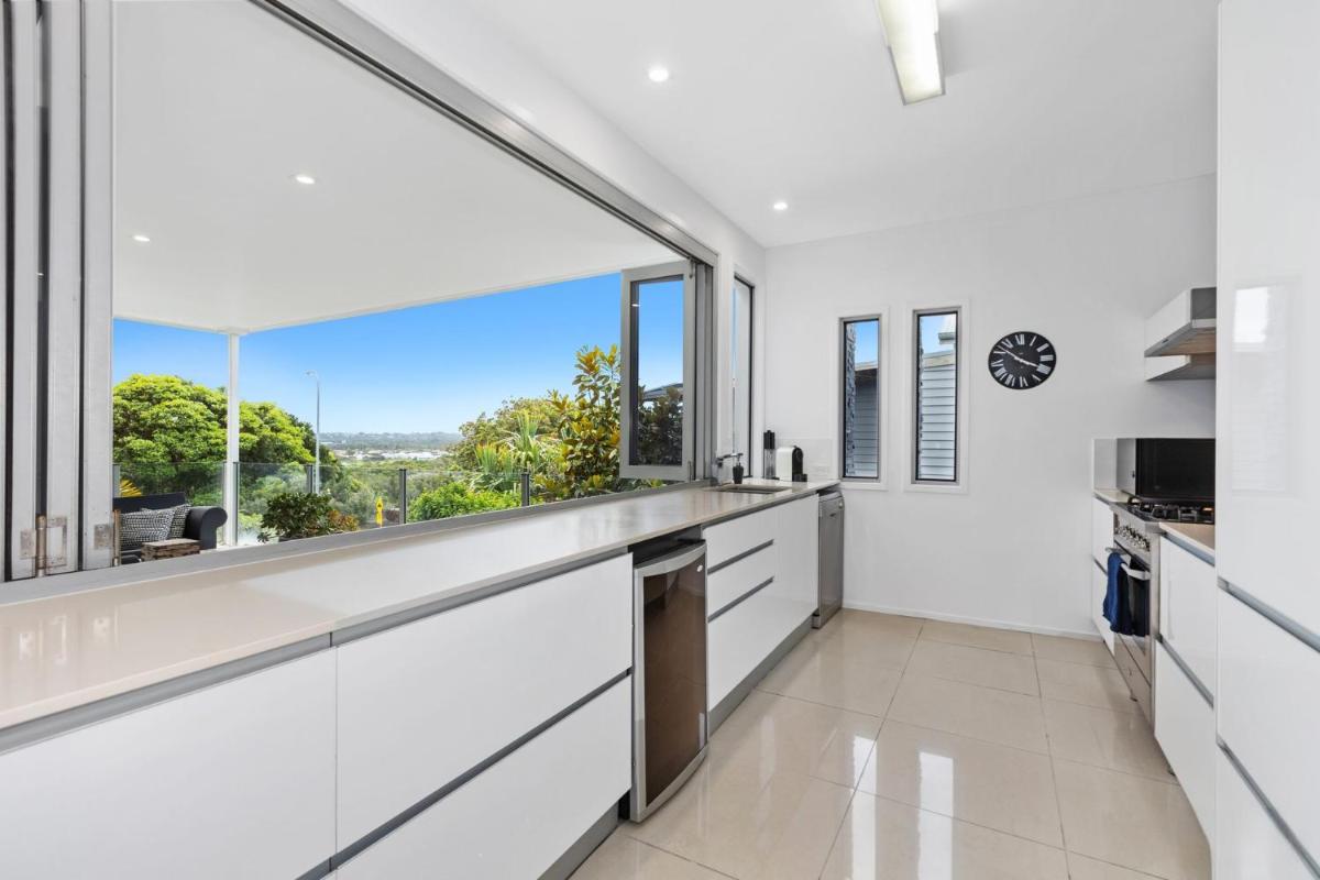 Seascape Views on Kingscliff Hill with Pool - Housity
