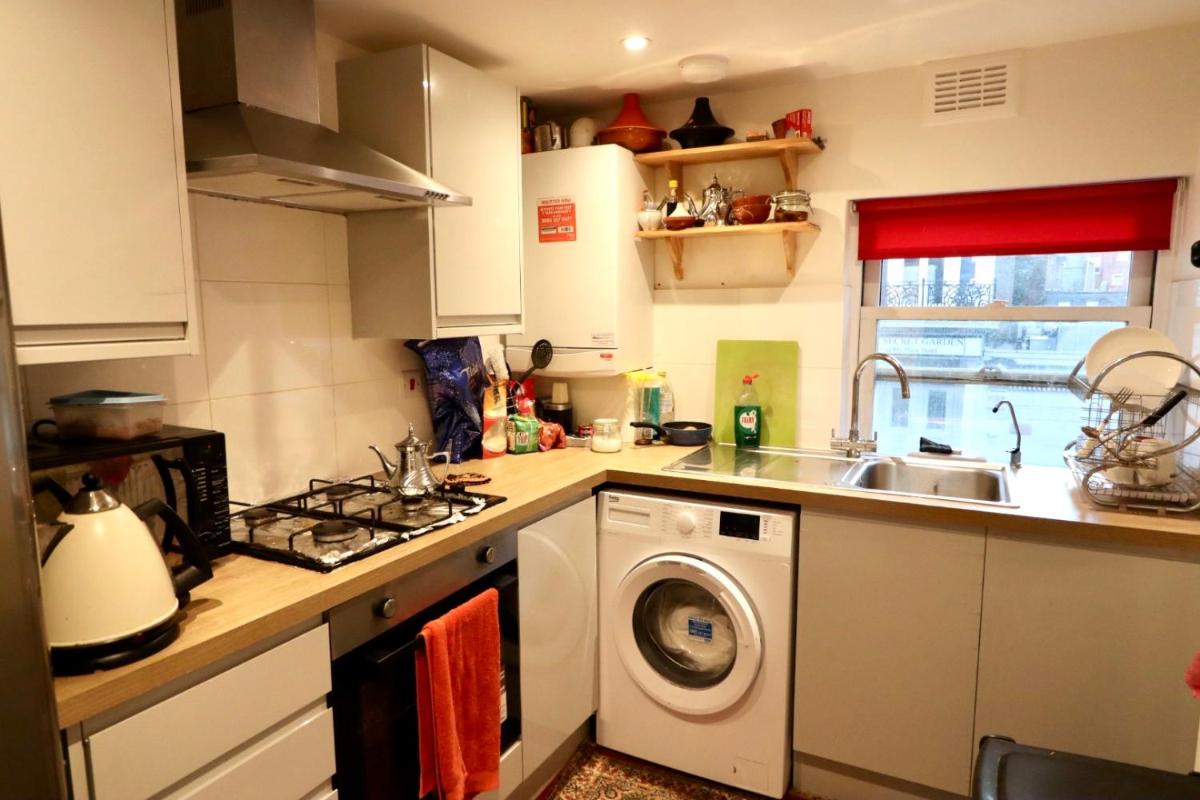 Twin Room Earls Court Central London - shared accommodation - Housity