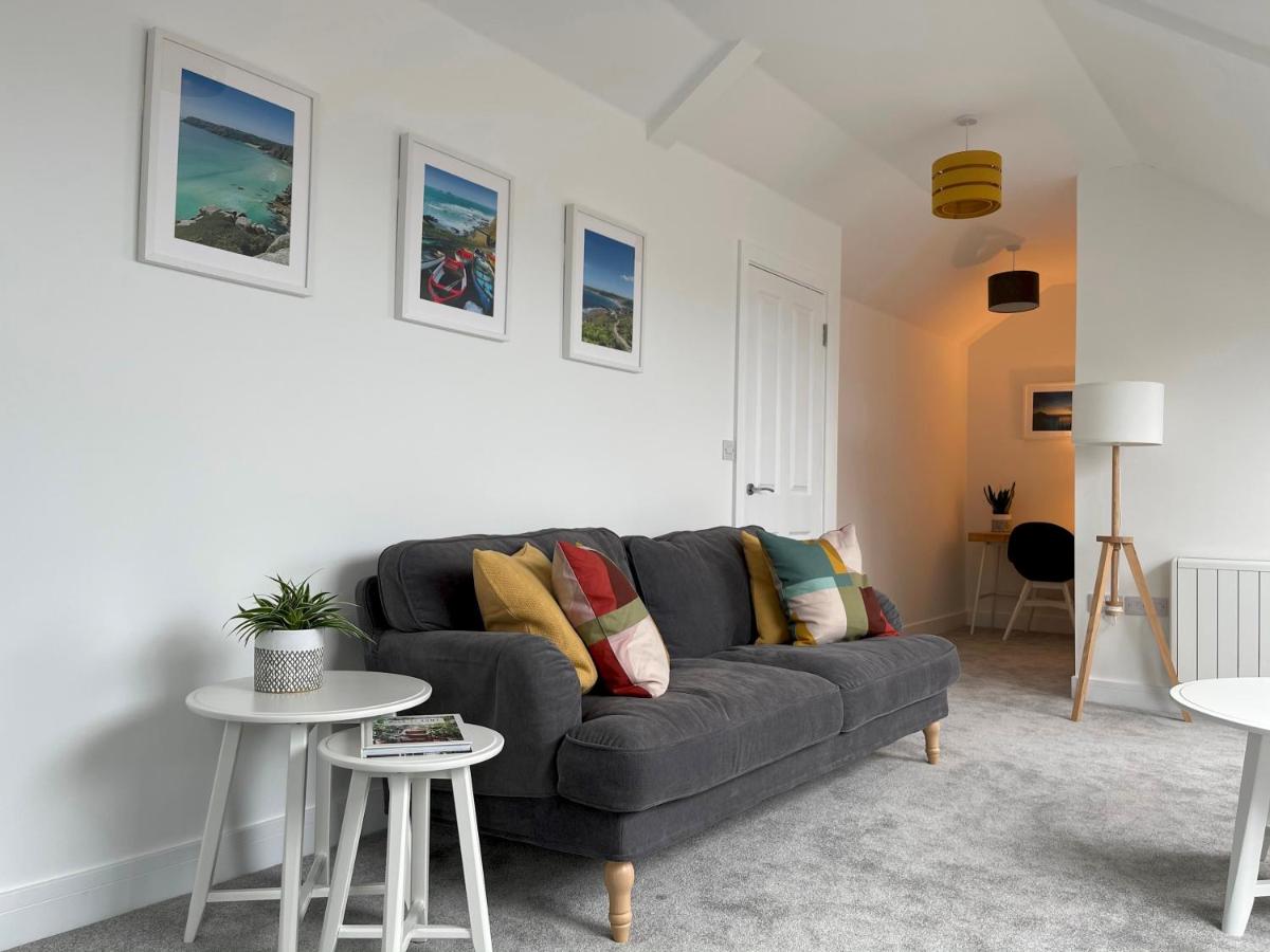 Stunning Town Centre Penthouse w/ Sea Views - Housity