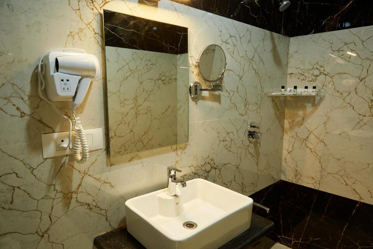 VOVO PREMIER HOTEL - Housity