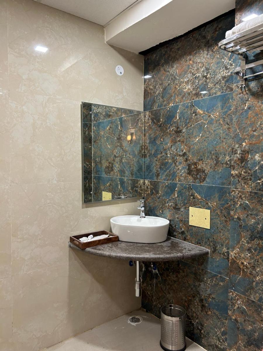Hotel Cosmopolitan Rooms & Banquet - Hizvo