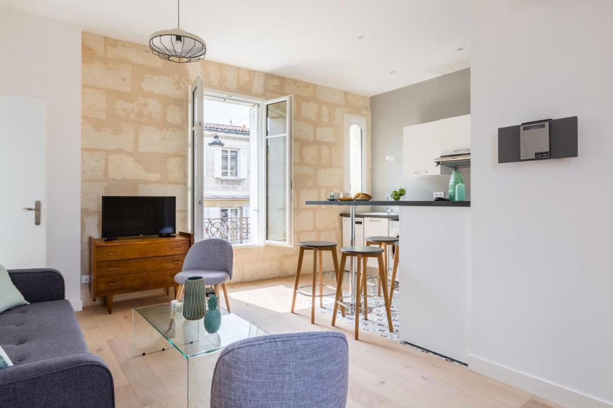 Splendid flat located in the heart of the Chartrons a few steps from Quays - Housity