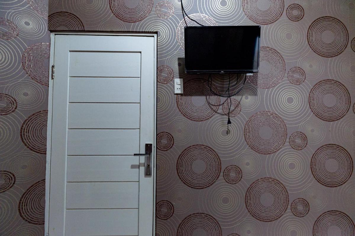 Suitetrails - RedDoorz Near RSUD Dr Pringadi Medan 3