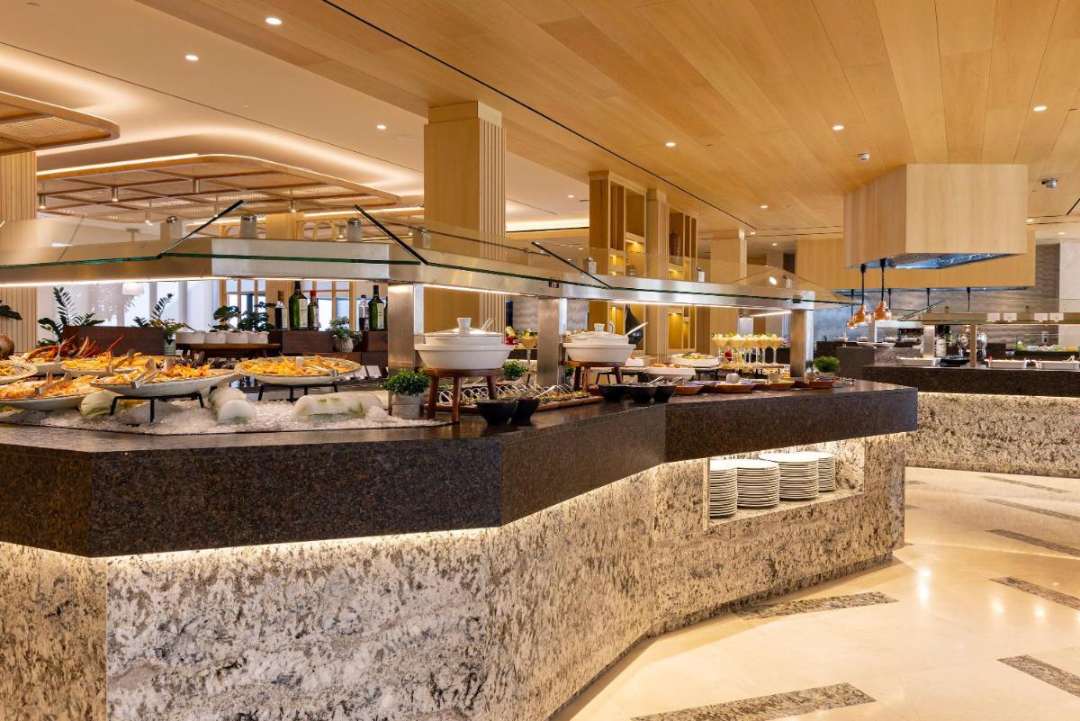 Comida en o cerca de este hotel