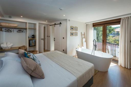O Relax do Río - Casa Molino Boutique, con Jardín y Desayuno en Muxía - Housity
