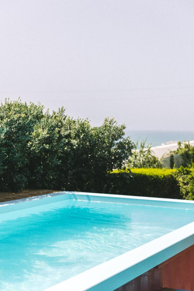 A piscina em ou perto de You and the sea