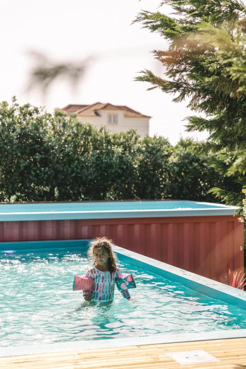 A piscina em ou perto de You and the sea
