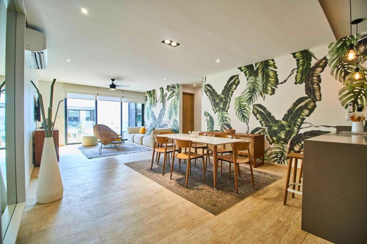 Penthouse Haven with Pv Rooftop Pool Gym and 24h Security - Housity