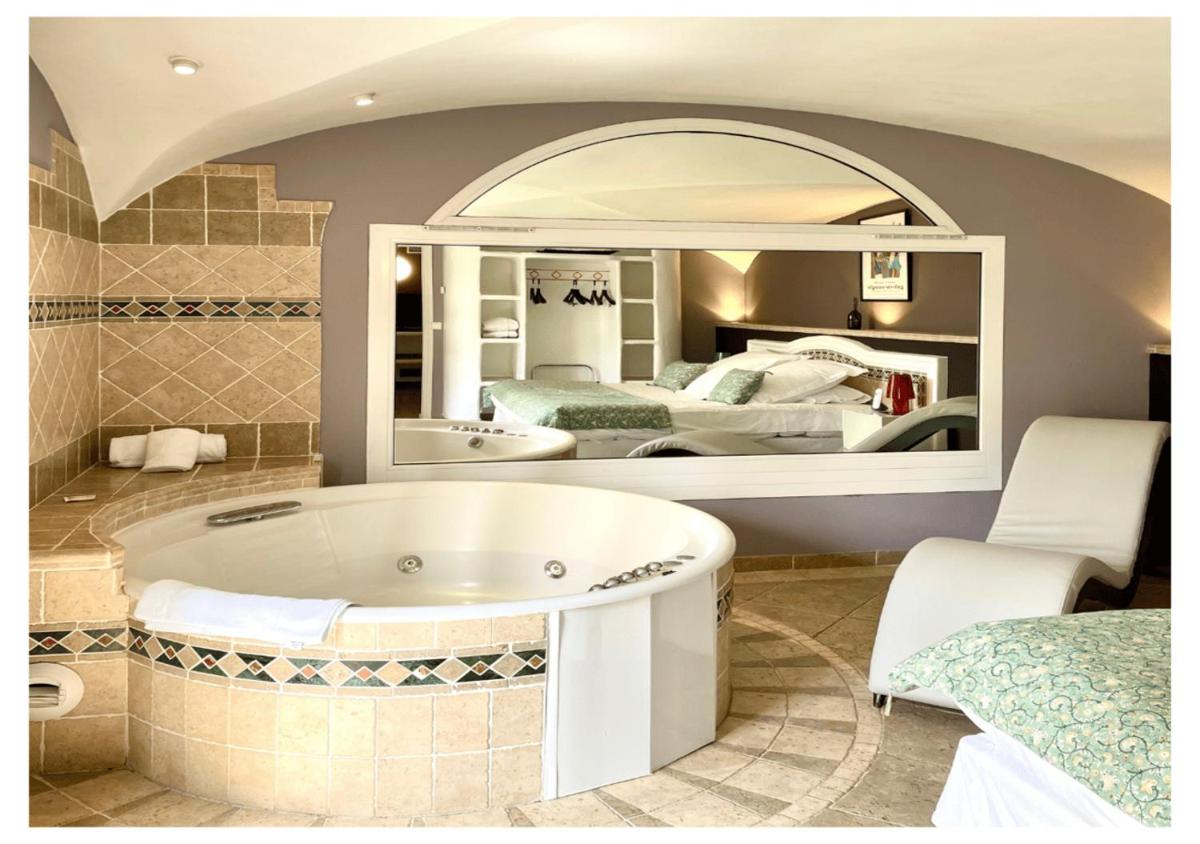 Un ou plusieurs lits dans un hébergement de l'établissement Ostella Spa & Resort