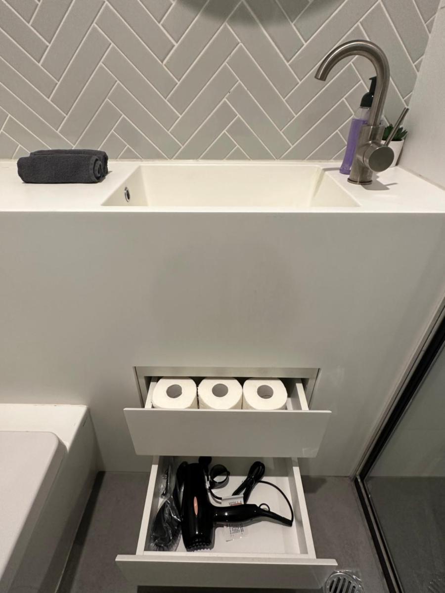 Suitetrails - Lovely 1 Bedroom Apartment @ CBD