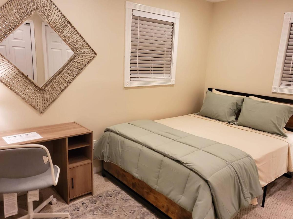 Room in House - The -- Modern -- Gem - Housity