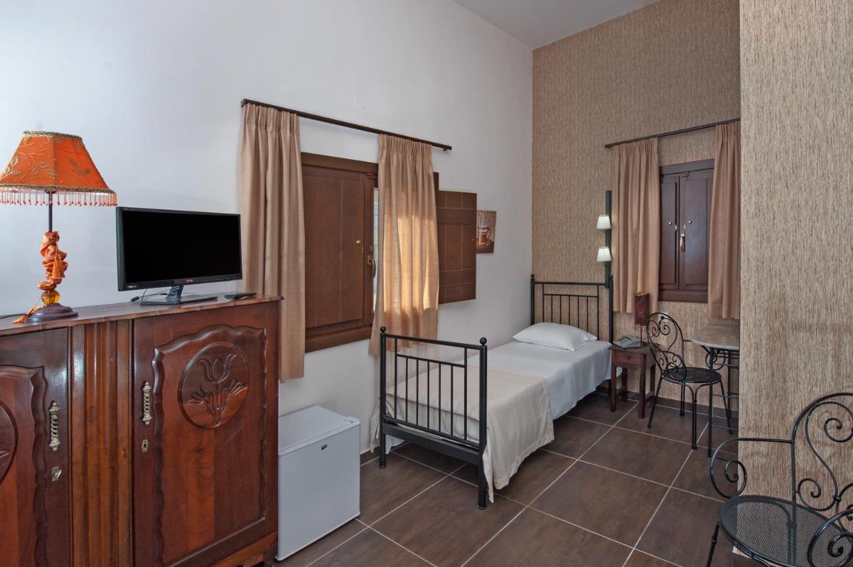 Polys Guest House - Housity