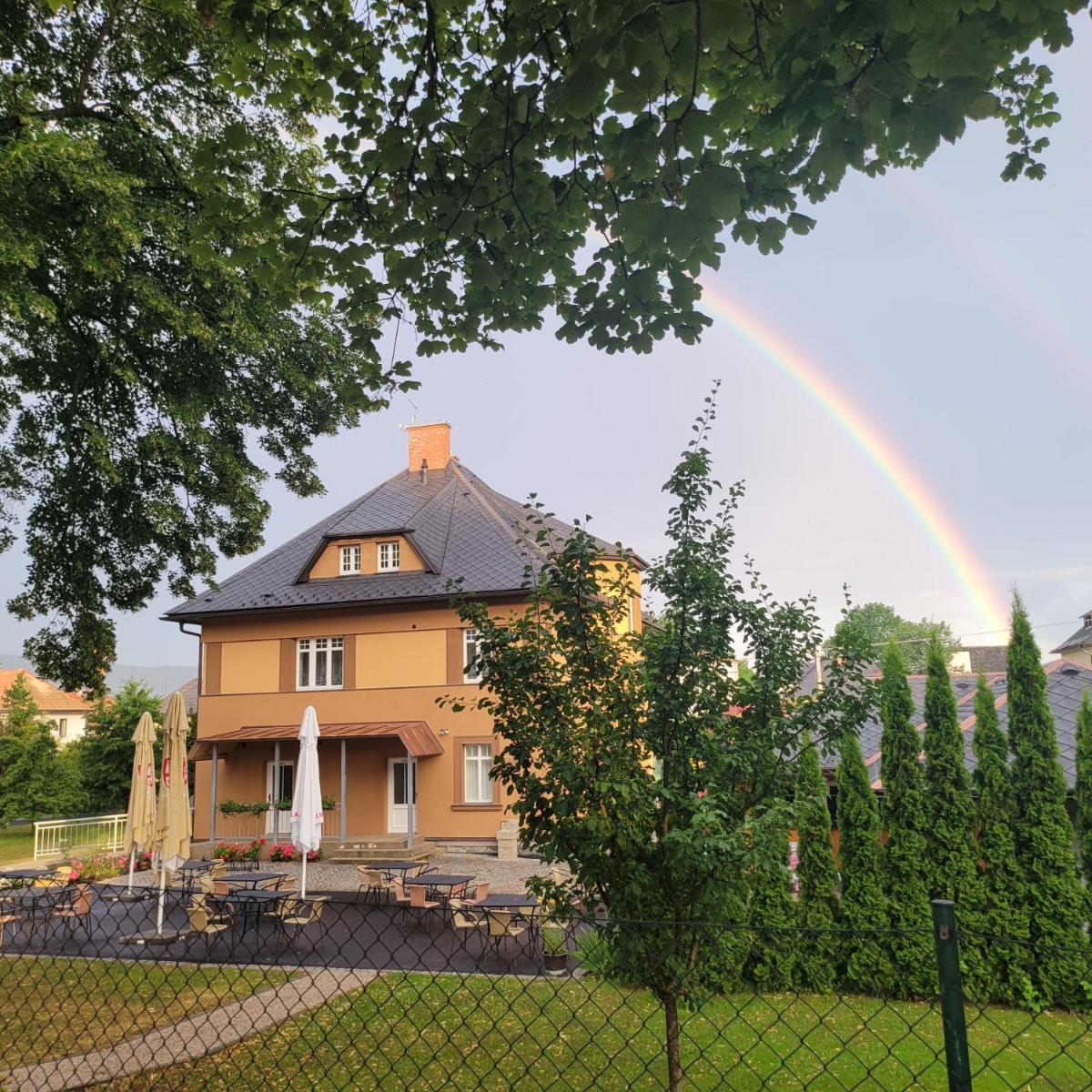 Kavárna a penzion REICHL - Housity