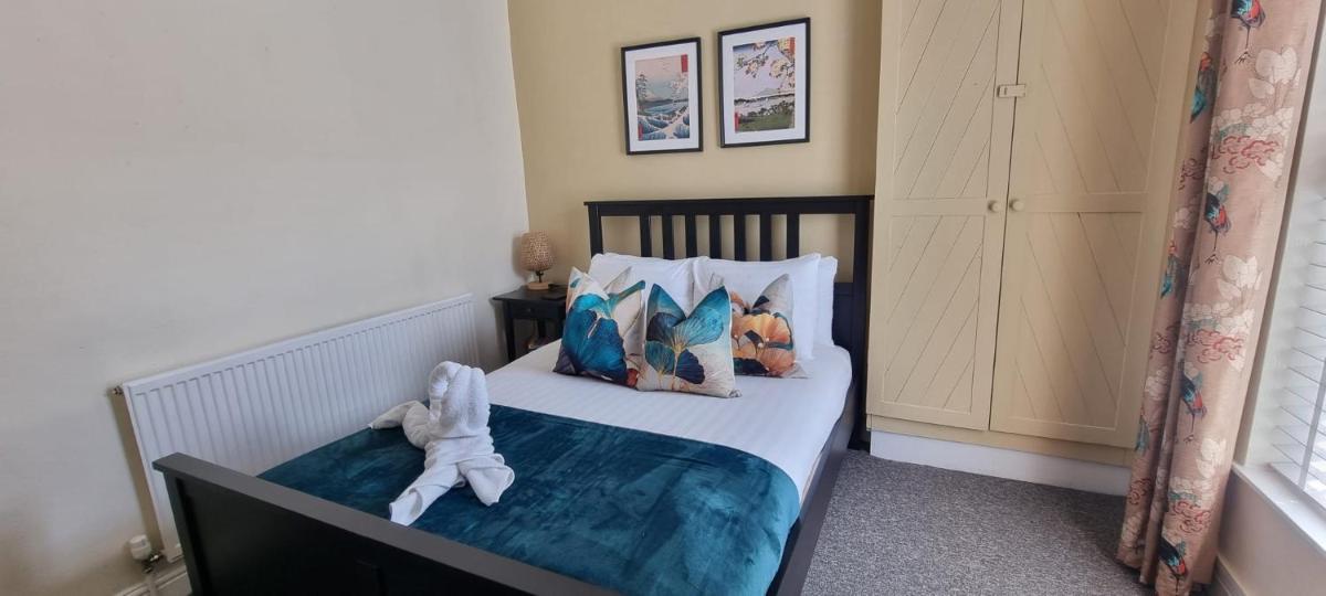 Toffees Townhouse a 2 Bed House in Liverpool 1 Mins walk to Goodison Park - Housity