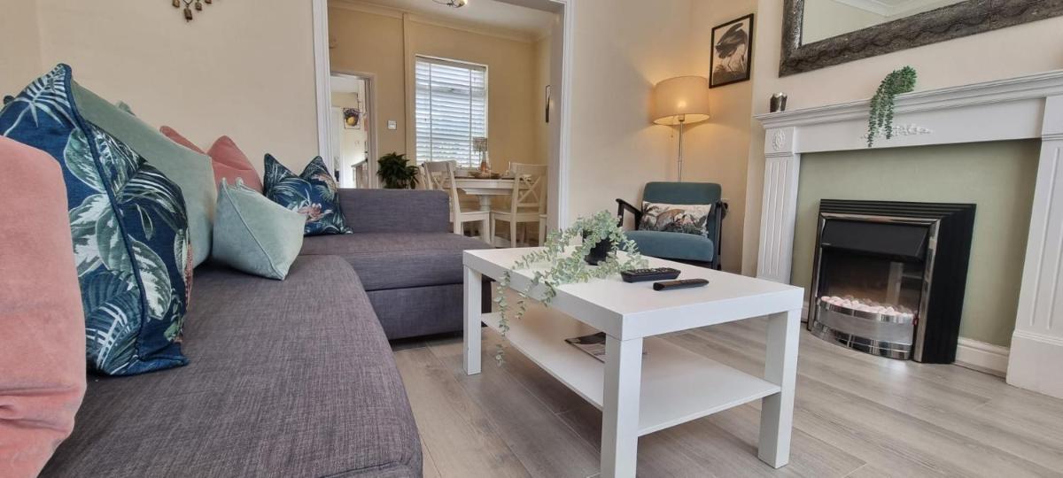 Toffees Townhouse a 2 Bed House in Liverpool 1 Mins walk to Goodison Park - Housity