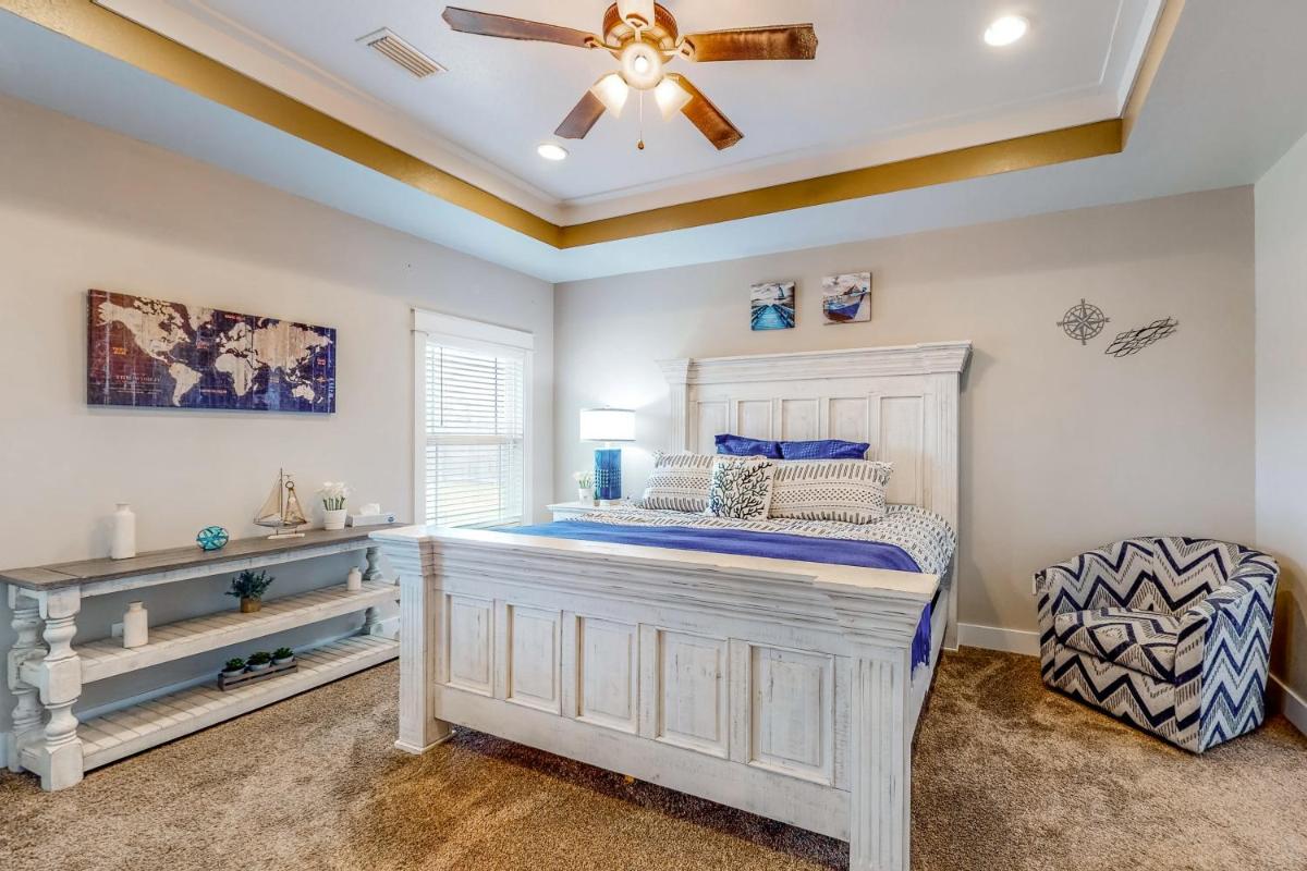 The Blue Canoe - Housity