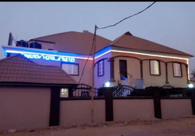 Dabotov hotel and suites - Housity