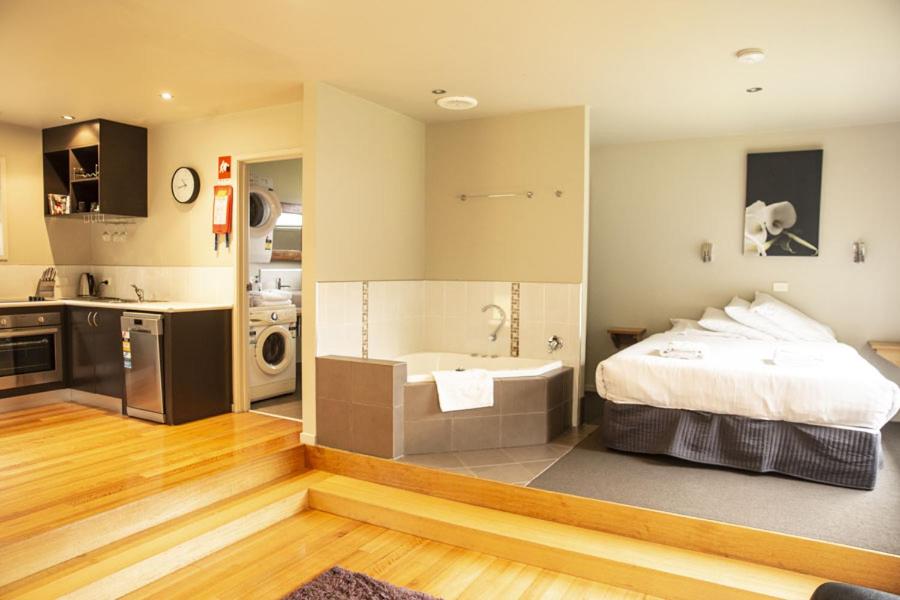 Little Norfolk Bay Events and Chalets - Housity