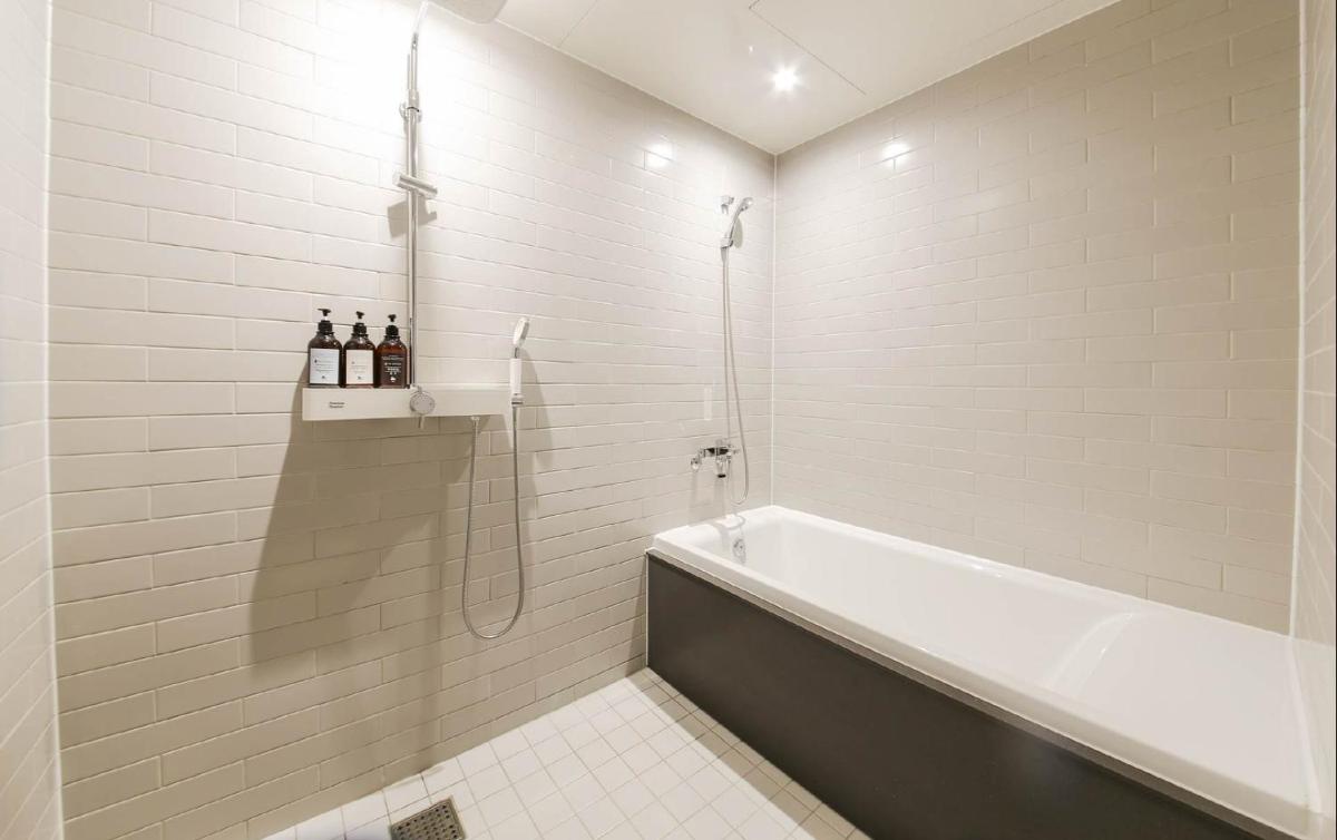 The Van Hotel - Housity