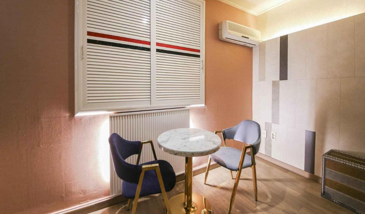 Ambassador Hotel - Housity