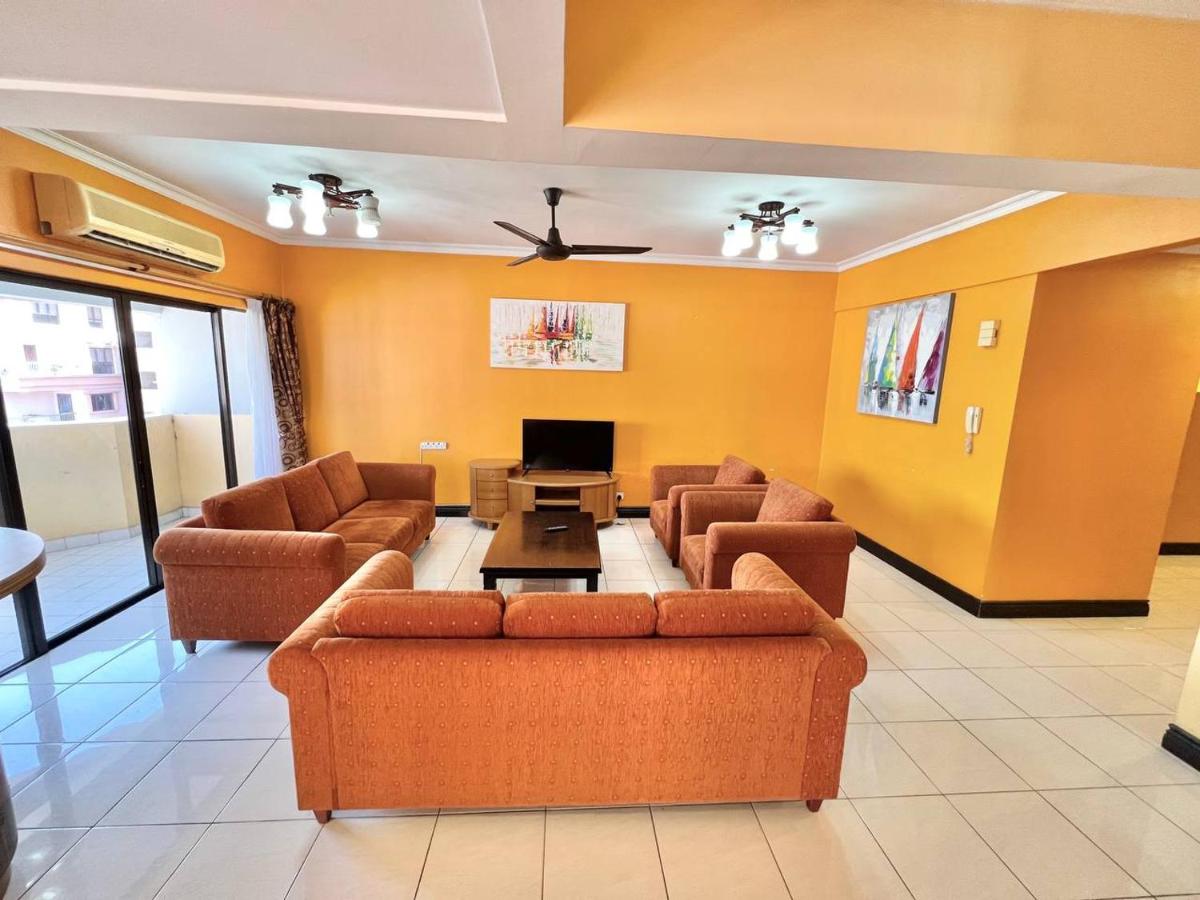 MARINA COURT PENTHOUSE KOTA-KINABALU VACATION HOME 5 BEDROOMS - 15 PAX - Housity