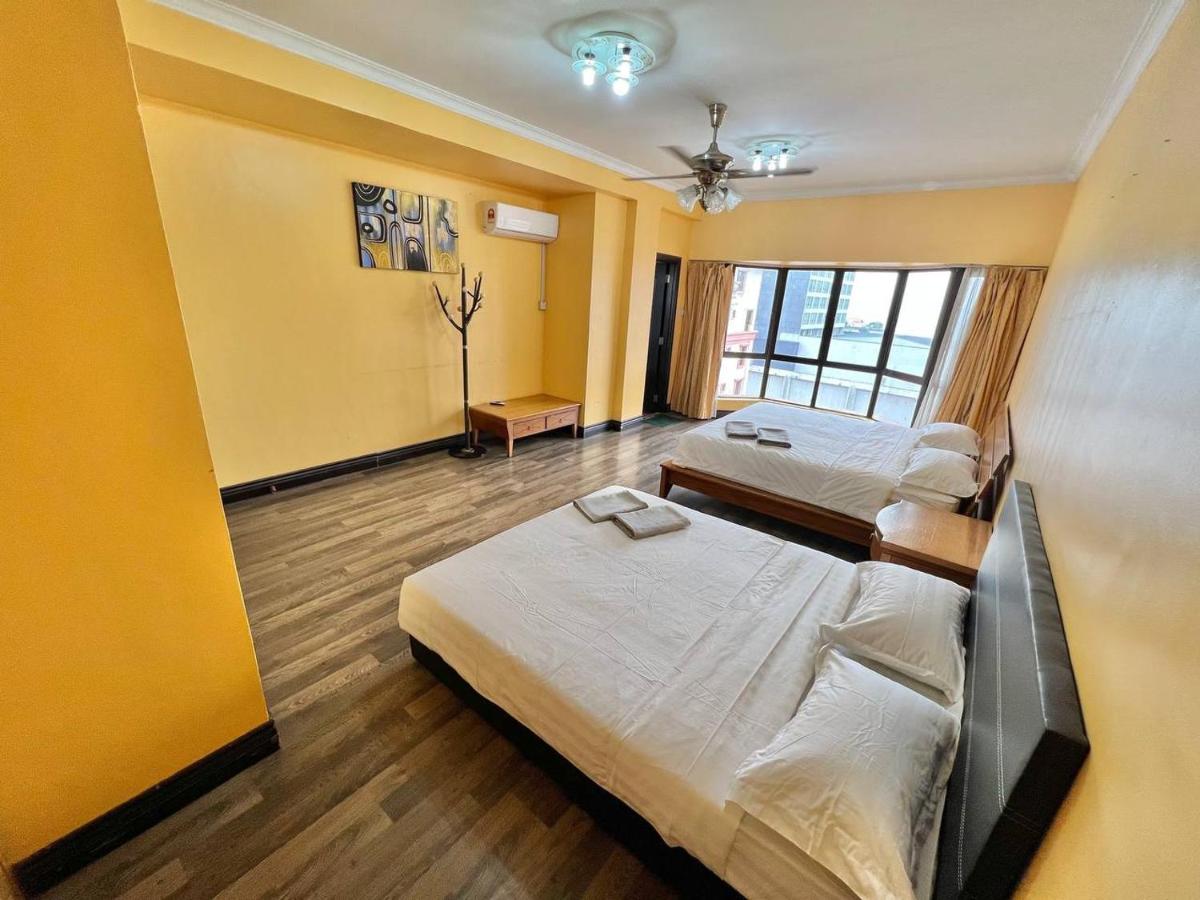 MARINA COURT PENTHOUSE KOTA-KINABALU VACATION HOME 5 BEDROOMS - 15 PAX - Housity