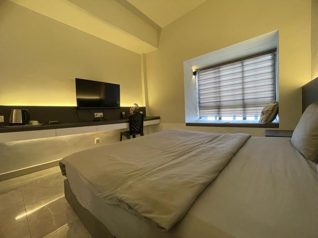 Imperio,Res - Unique -- Private Room -- 2pax - Housity