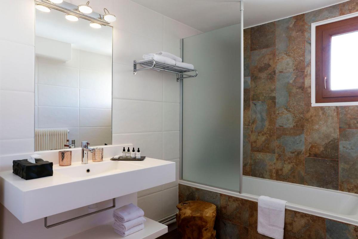 Salle de bains dans l'établissement Grandes Rousses Hotel & Spa