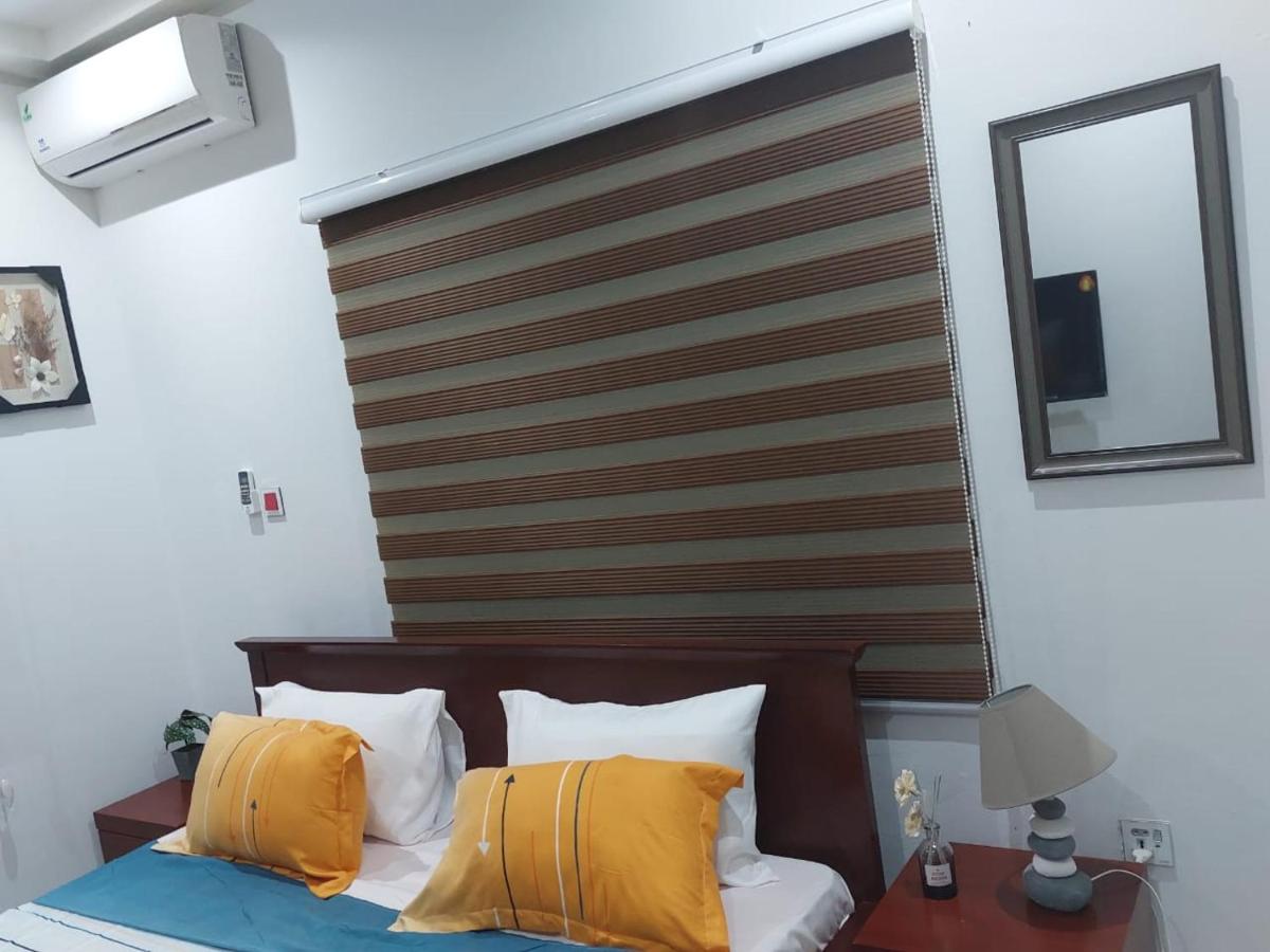 THE LAKESIDE VILLA - Housity