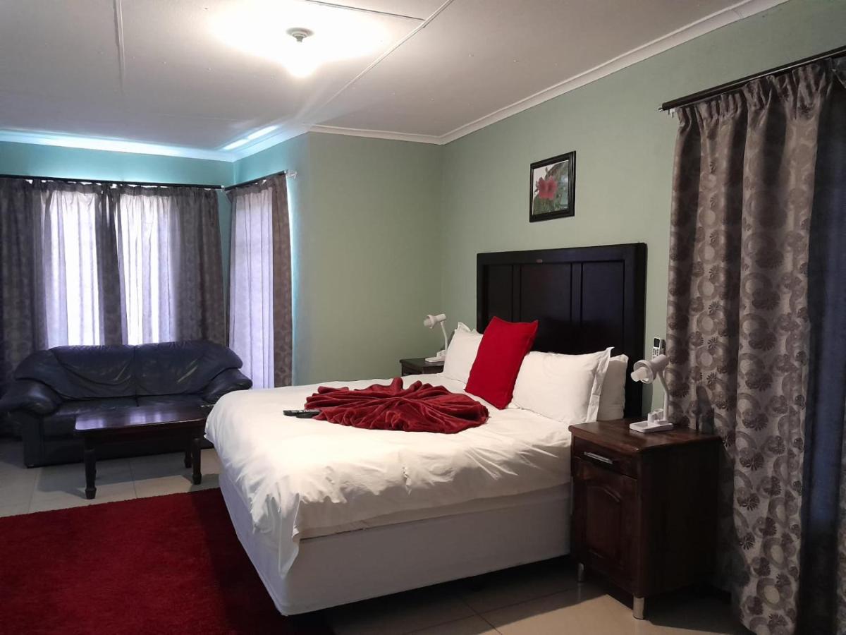 Suitetrails - RS GARDEN GUESTHOUSE