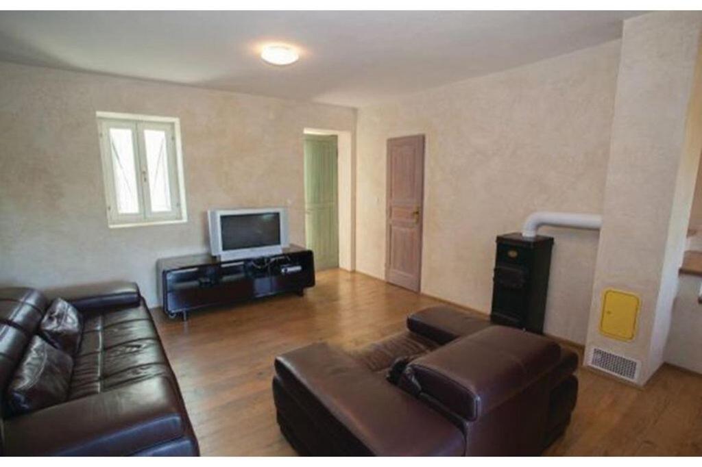 Villa Garden - Housity