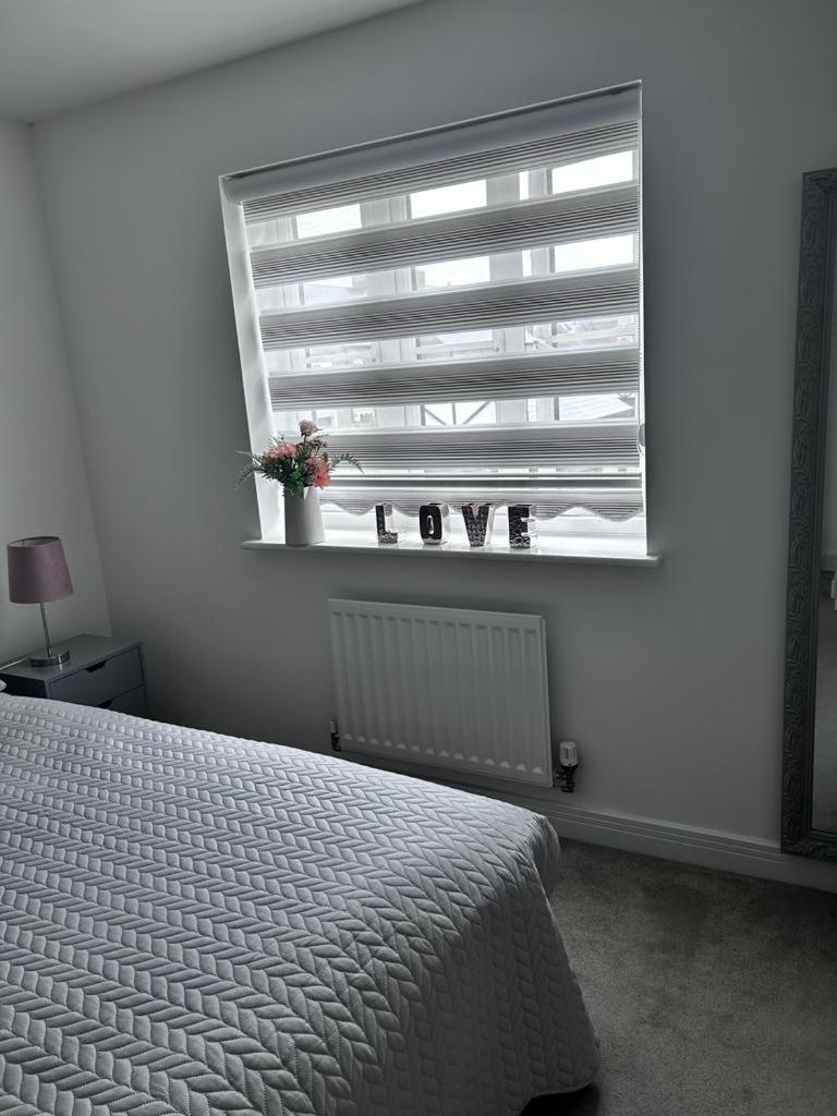 Double Room in a Family Home - 15 Minutes Walk to Famous Bicester Village - Housity