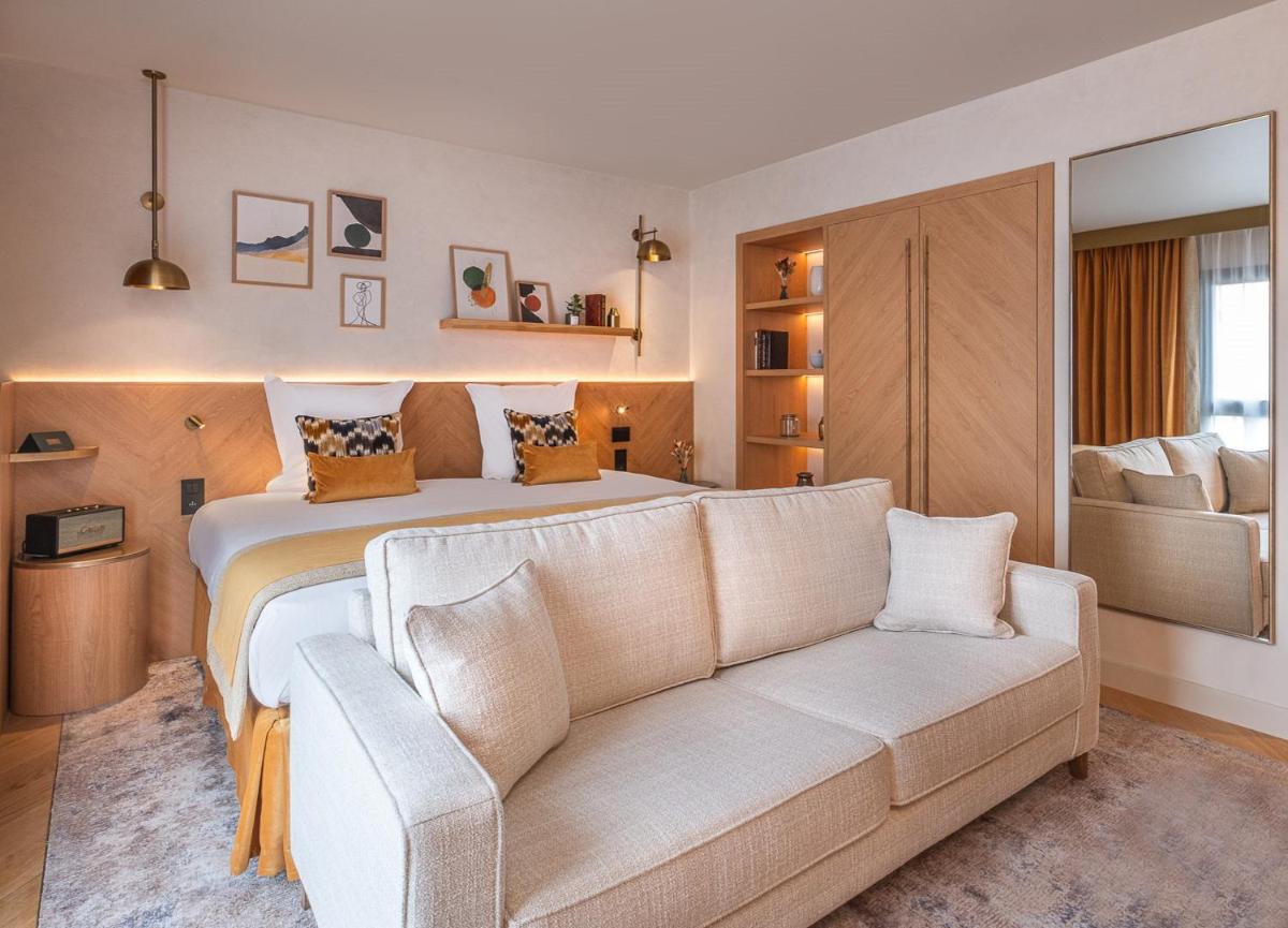 Coin salon dans l'établissement Hôtel Burdigala by Inwood Hotels