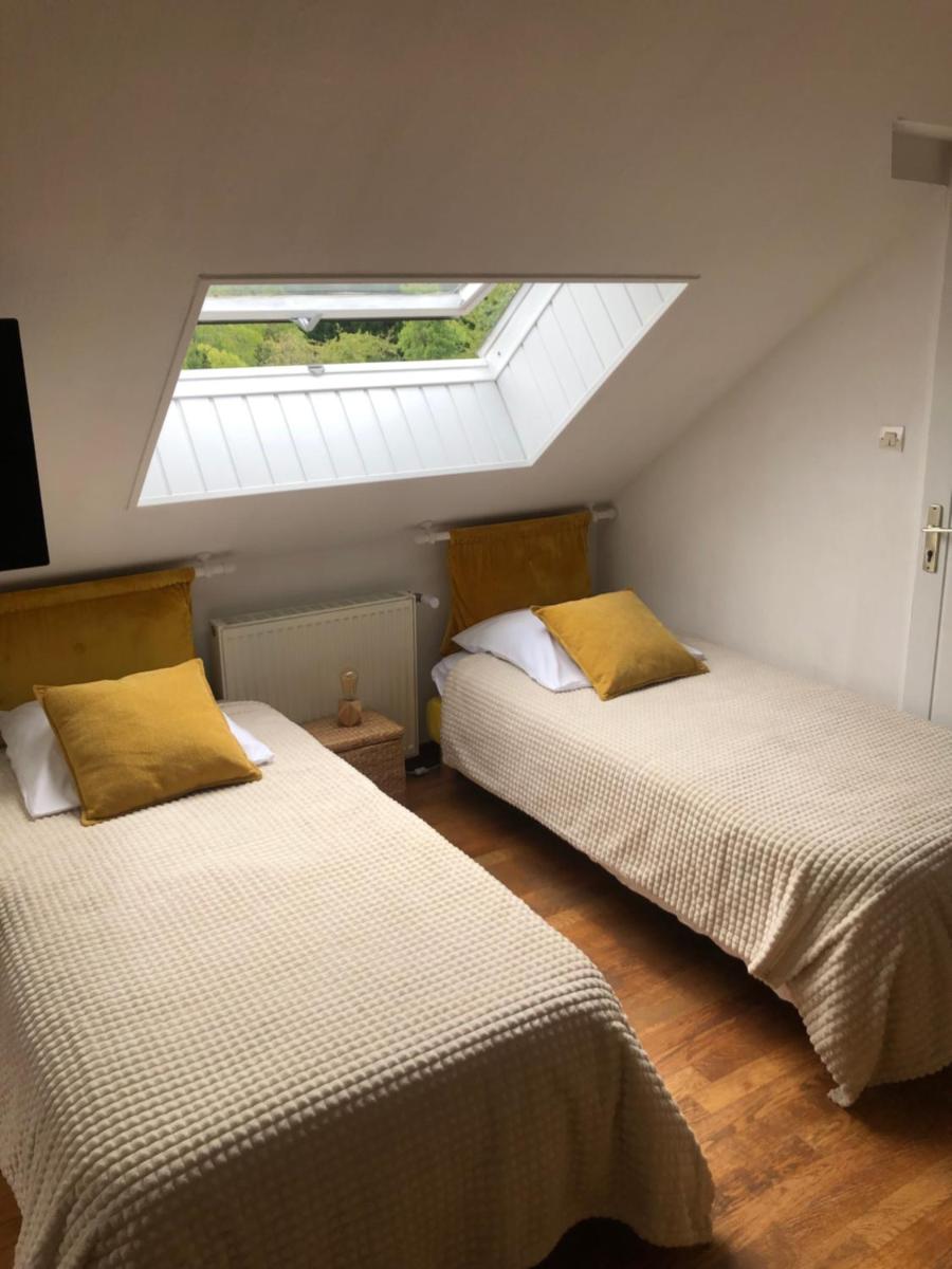Grande Chambre Familiale JAUNE Tout Bonnement Bien - Housity