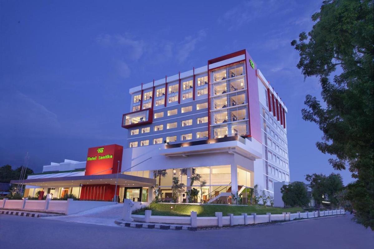 Hotel Santika Palu - Housity