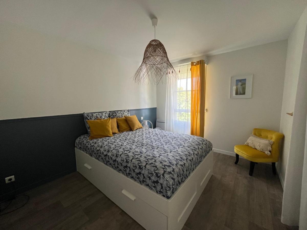 Chambres cosy BEN & NAD proches du Puy DuFou - Housity