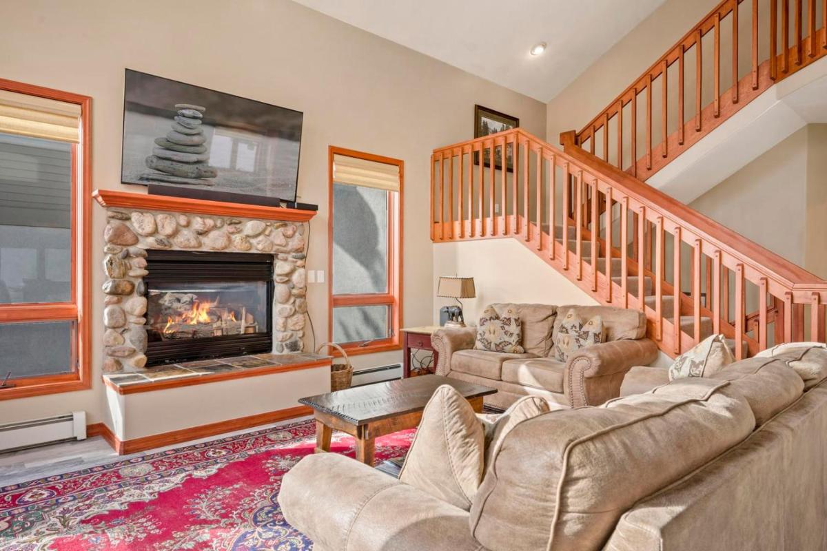 1052- Walk to Slopes Residential Home with private hot tub - Housity