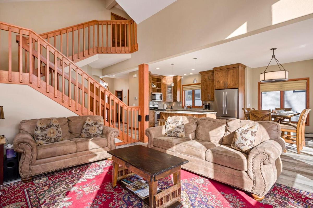 1052- Walk to Slopes Residential Home with private hot tub - Housity