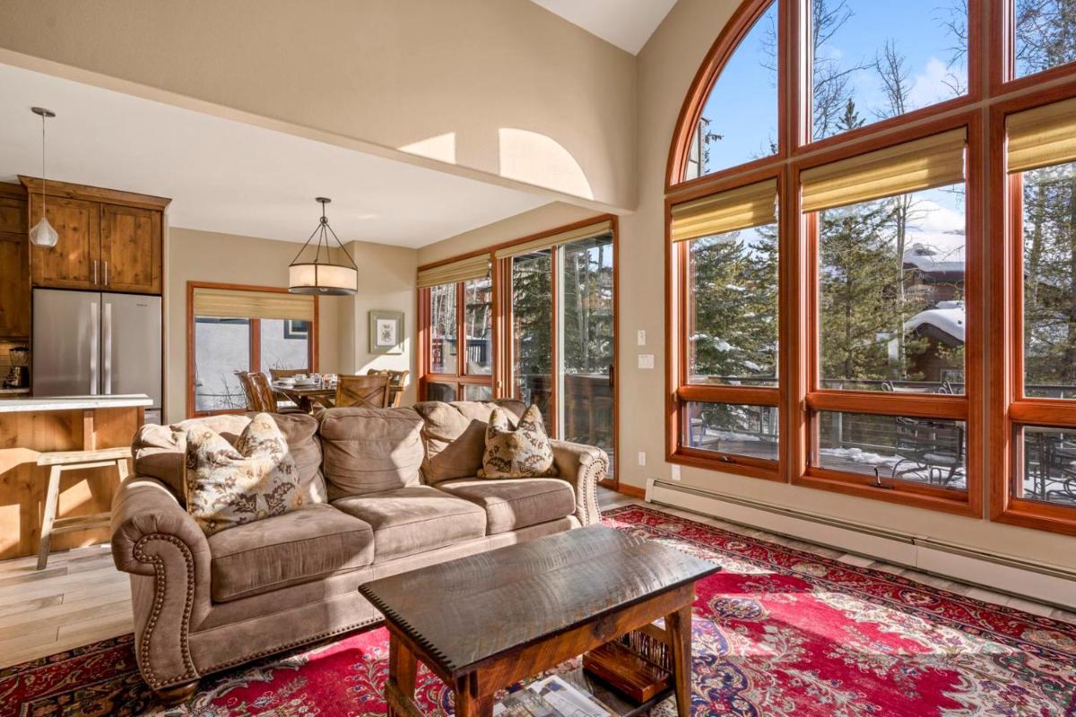 1052- Walk to Slopes Residential Home with private hot tub - Housity