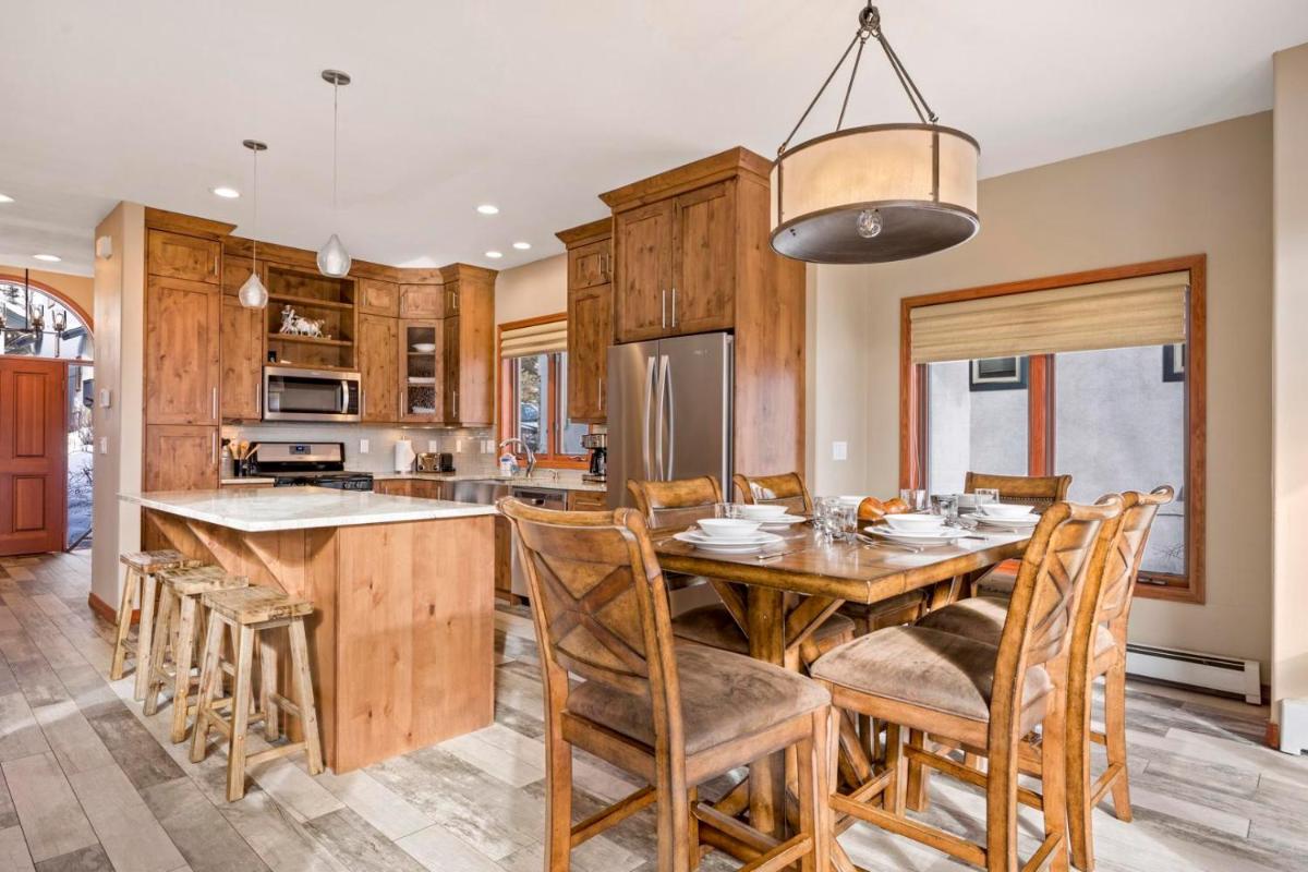 1052- Walk to Slopes Residential Home with private hot tub - Housity